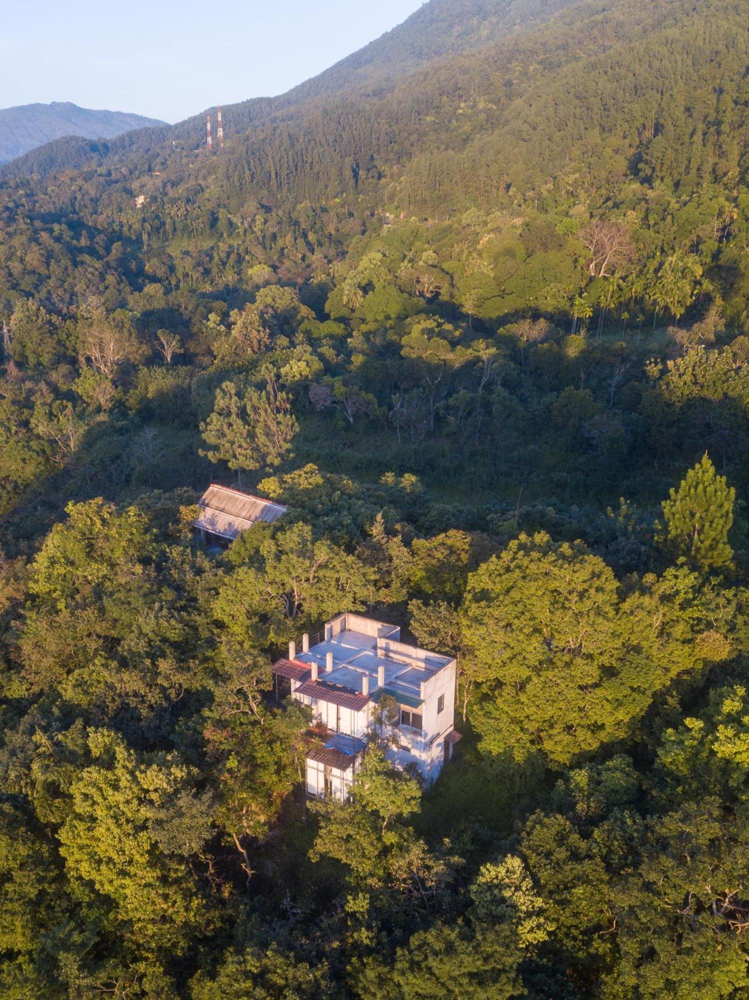 Treehouse Chalets Belihuloya Exterior photo