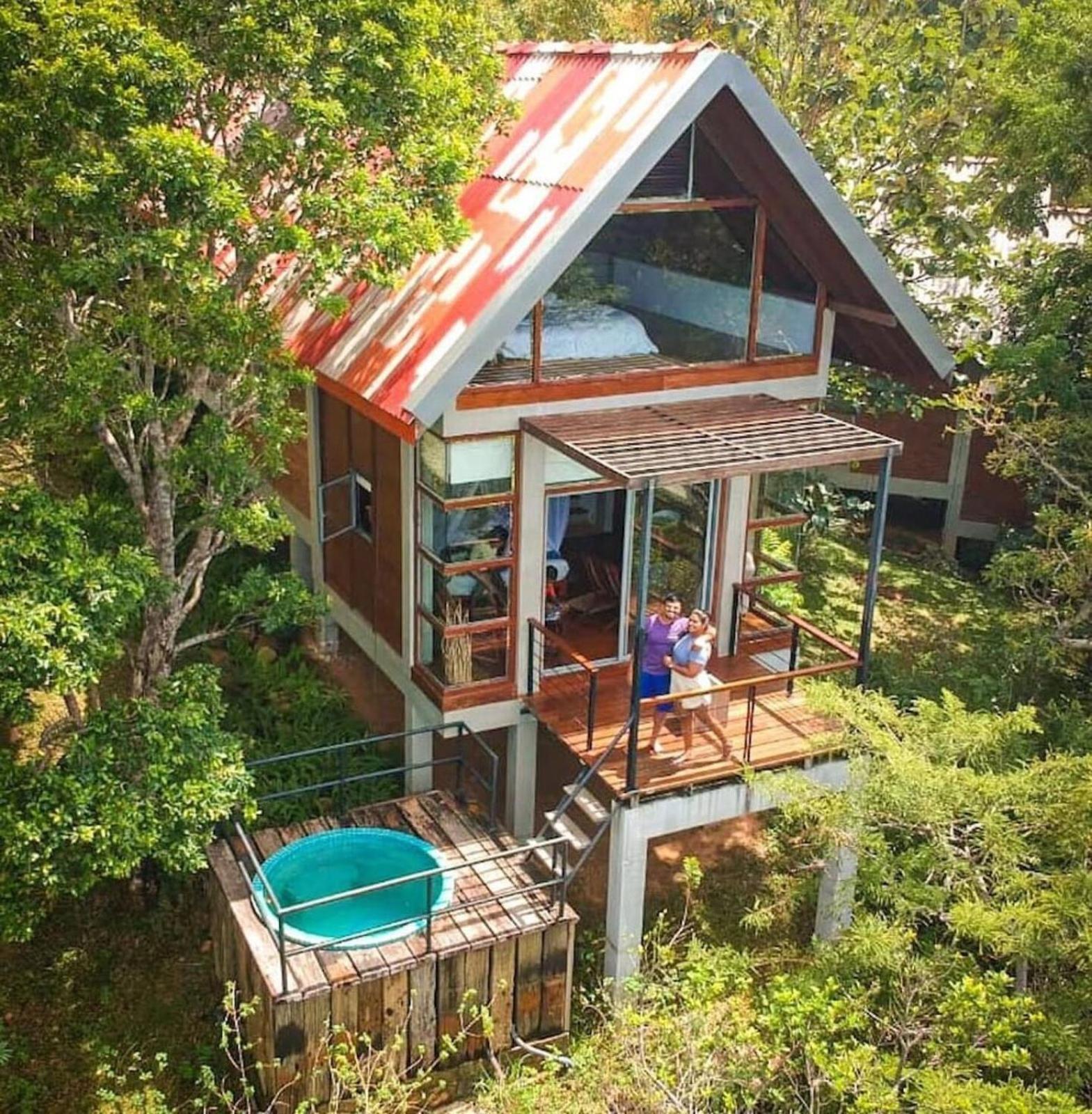 Treehouse Chalets Belihuloya Exterior photo