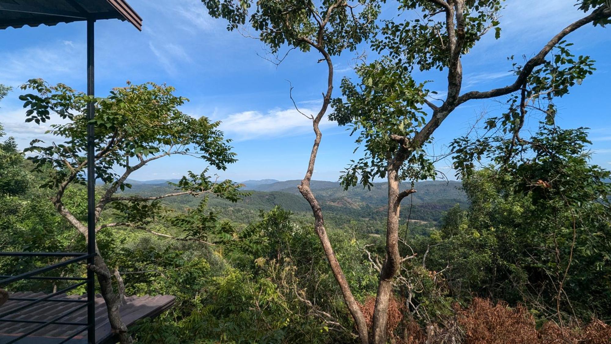 Treehouse Chalets Belihuloya Exterior photo