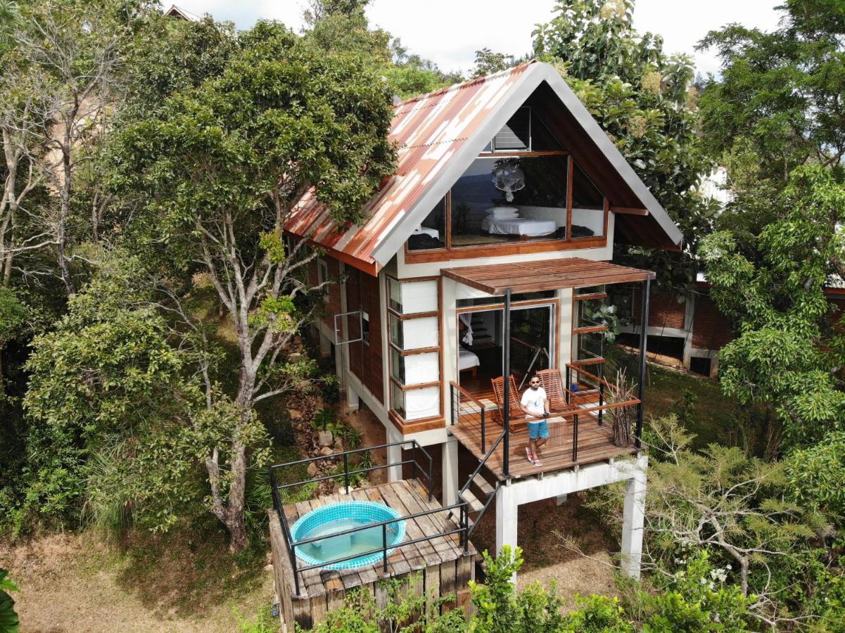 Treehouse Chalets Belihuloya Exterior photo